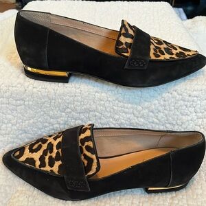 Franco Sarto 7M Beautiful leather animal print flats, Shiny gold accent on heel